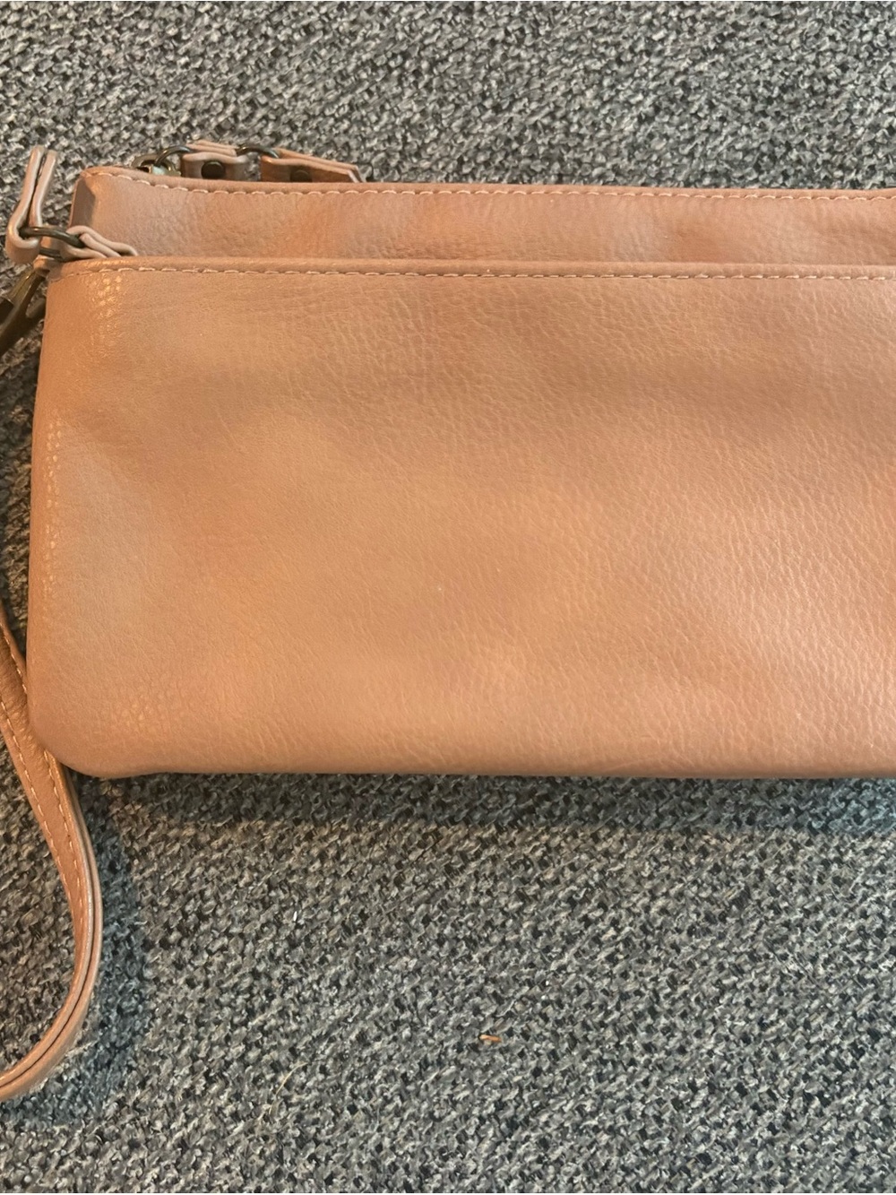 Everyday Smart Keeper Leather Wristlet in Camel Tan